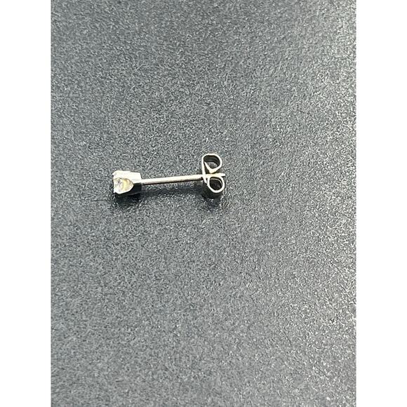 Vintage Studex 585 14k White Gold
Clear Cubic Zirconia 3mm Stud Earrings - Picture 6 of 9